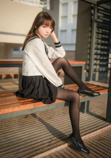 女人脱了内裤趴开腿让男躁动态图_HD迅雷电影在线